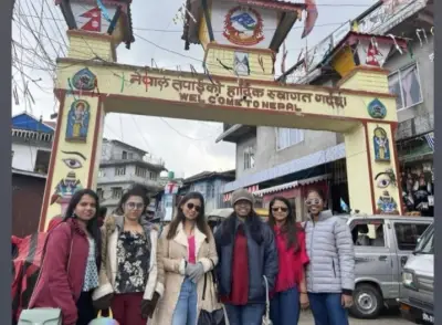 Welcome to Nepal Archway Group Photo women